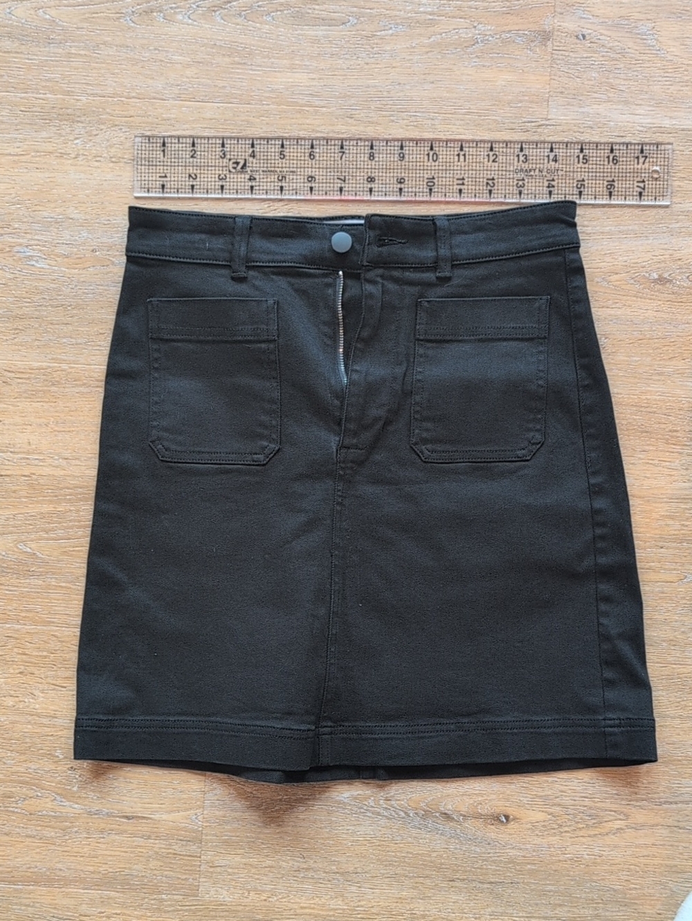 Everlane Black Skirt With Front Patch Pockets, Size 4